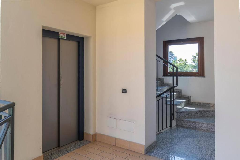 Elegante A 500 Mt Da M4 Con Wifi E Ac Daire Milano Dış mekan fotoğraf